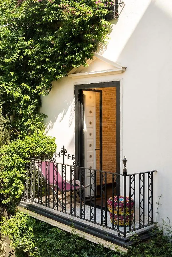 Bed and Breakfast Pájaro Rebelde Sevilla